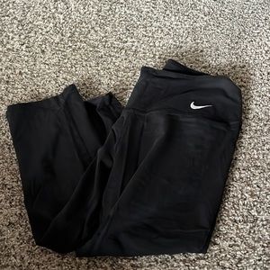 Black capri leggings